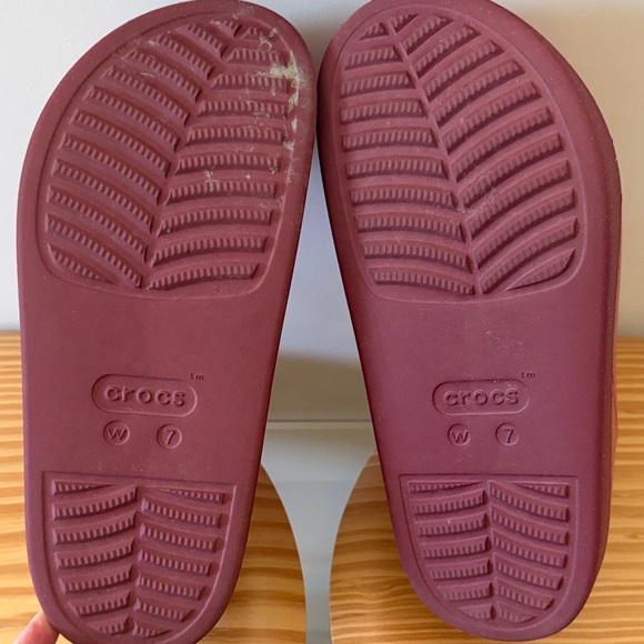 CROCS Women's Platform Clogs in Coral and Burgundy - Picture 5 of 6